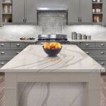 Kitchen-quartz-countertop-resembles-marble