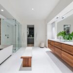 Cómo un banco de baño puede cambiar totalmente esta habitación